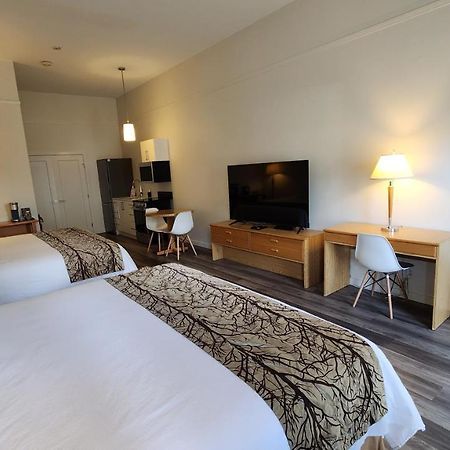 The Cedars Inn Hotel & Convention Centre 깁슨스 외부 사진