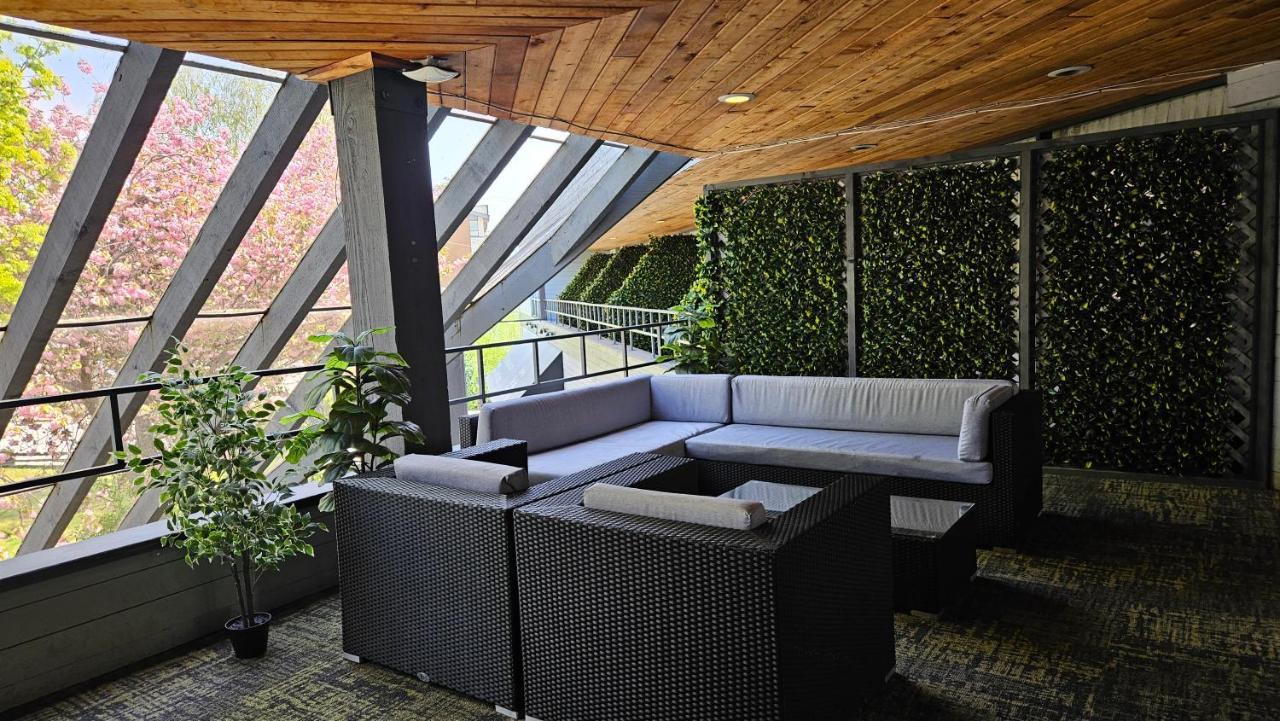 The Cedars Inn Hotel & Convention Centre 깁슨스 외부 사진