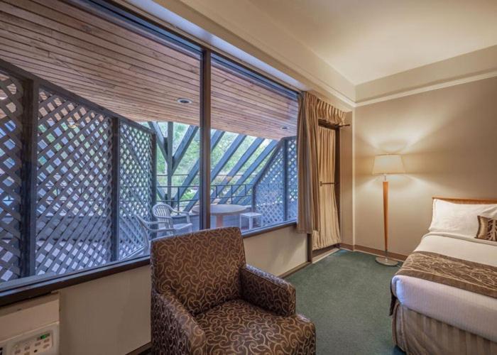 The Cedars Inn Hotel & Convention Centre 깁슨스 외부 사진